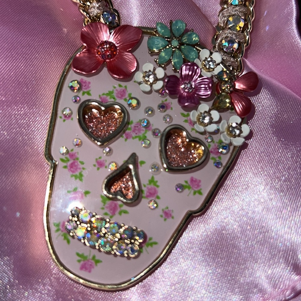 Betsy Johnson floral Halo Candy Skull AB Crystal Necklace - Picture 7 of 8